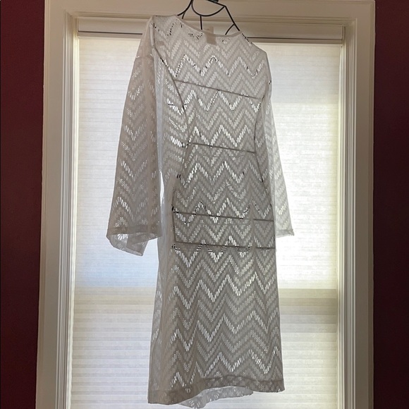 Swimsuit coverup - Picture 4 of 6